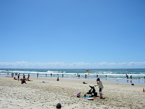 Foto Strand mit Touristen