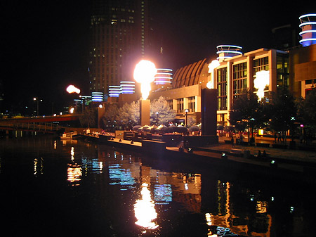 Melbourne in der Nacht Foto 