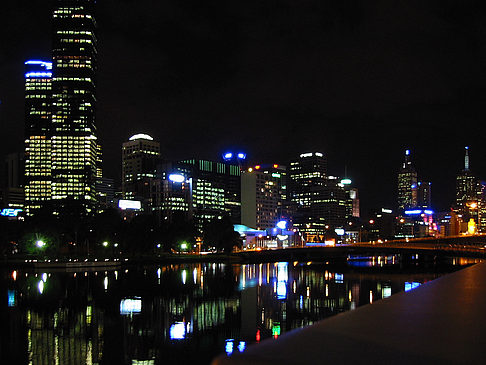 Melbourne in der Nacht Foto 