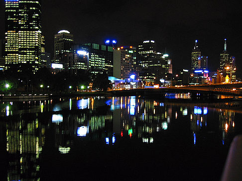 Melbourne in der Nacht Fotos