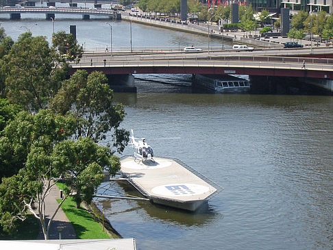 Yarra River mit Schiff Fotos