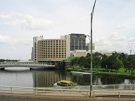 Yarra River mit Stadt Foto 